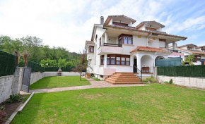 Chalet en zona residencial con piscina